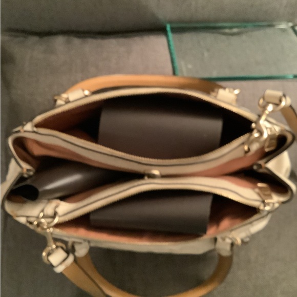 Coach  perfect summer shoulder or handbag. - Picture 9 of 9